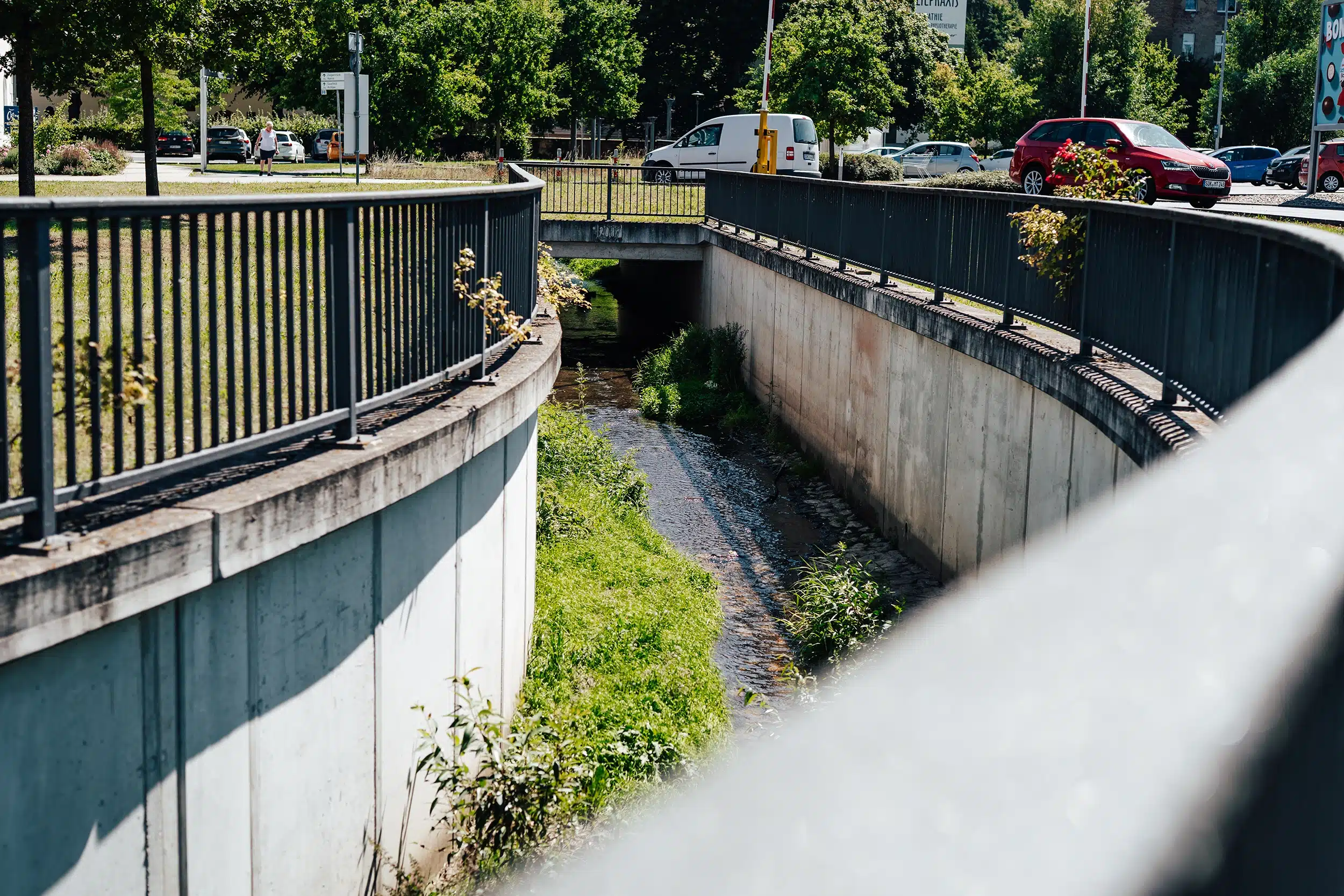 Bachlauf in der Stadt – Gewässerunterhaltungsverband Obere Saale:Orla